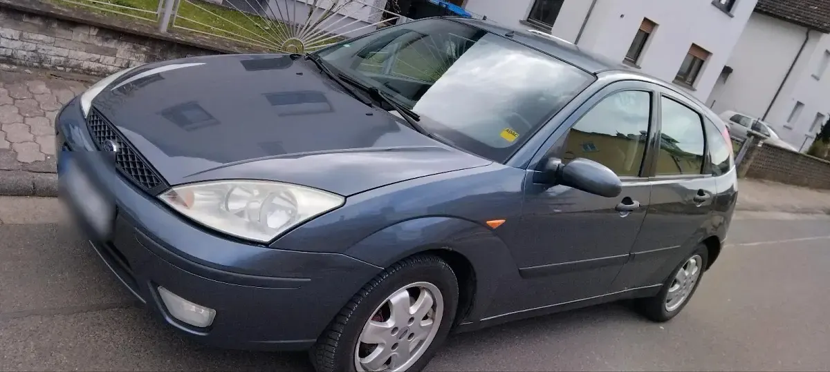 Gebraucht Ford Focus 100 PS (73 kW) 2001 Grau Limousine