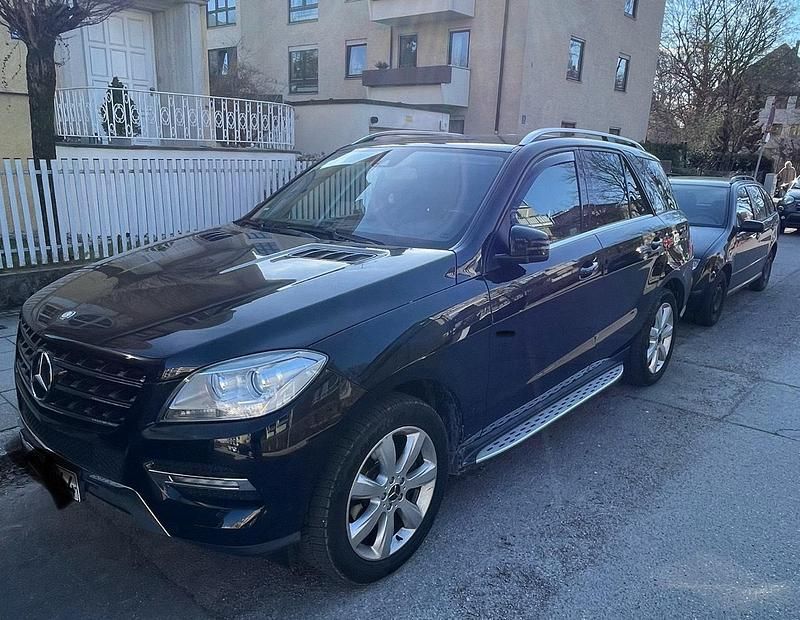 Schwarz Gebraucht 2011 Mercedes ML350 SUV | 13.900 € (Superpreis) - Bild 1/4