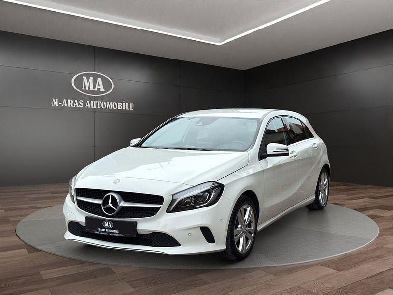 Weiß Gebraucht 2016 Mercedes A180 Urban Limousine | 9.999 € (Fairer Preis) - Bild 1/4