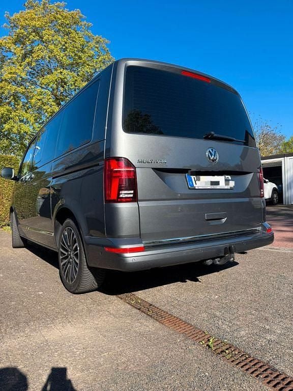 Usata VW Multivan 204 CV (150 kW) 2022 Grigio Monovolume