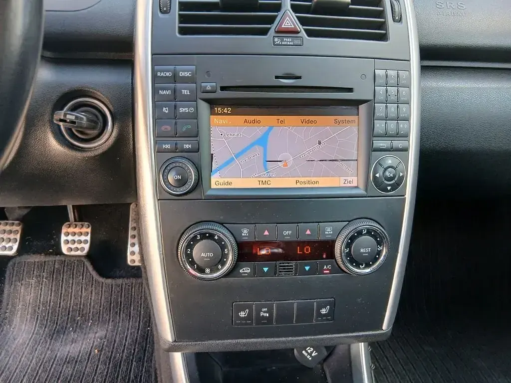 Gebraucht Mercedes A180 109 PS (80 kW) 2012 Schwarz Kleinwagen
