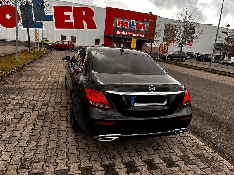 Gebraucht Mercedes E220 196 PS (144 kW) 2018 Schwarz Limousine