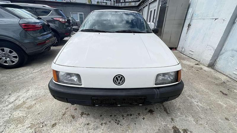 Second-hand VW Passat 90 CP (66 kW) 1988 Alb Berlinǎ
