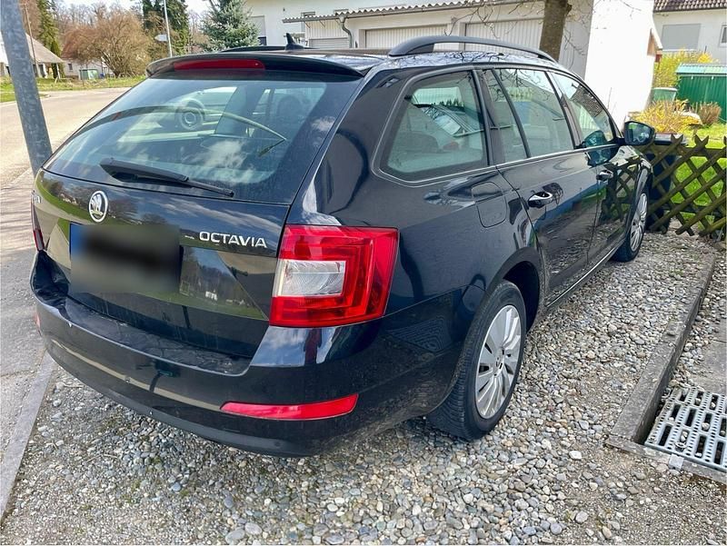 Gebraucht Skoda Octavia 105 PS (77 kW) 2014 Schwarz Kleinwagen