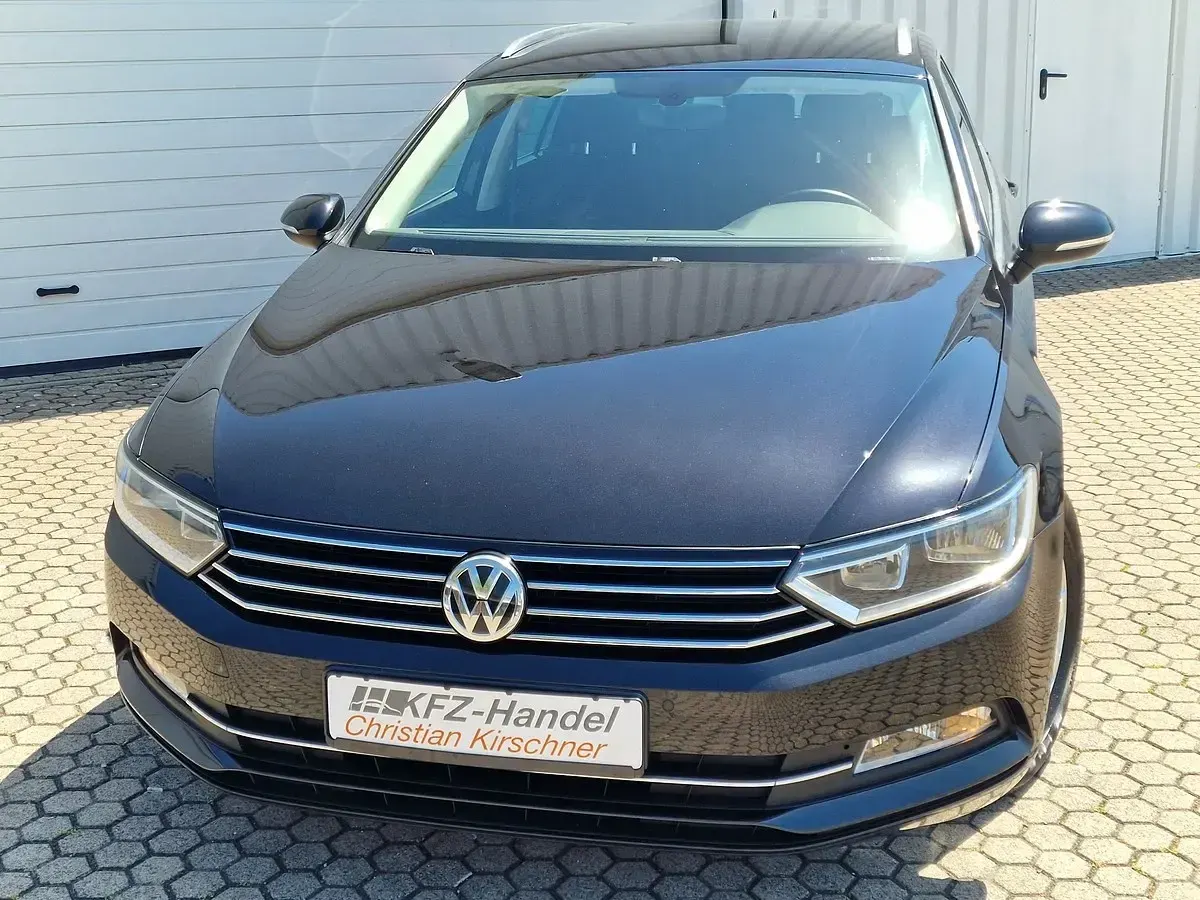 Gebraucht VW Passat Comfortline 150 PS (110 kW) 2016 Schwarz metallic Kombi