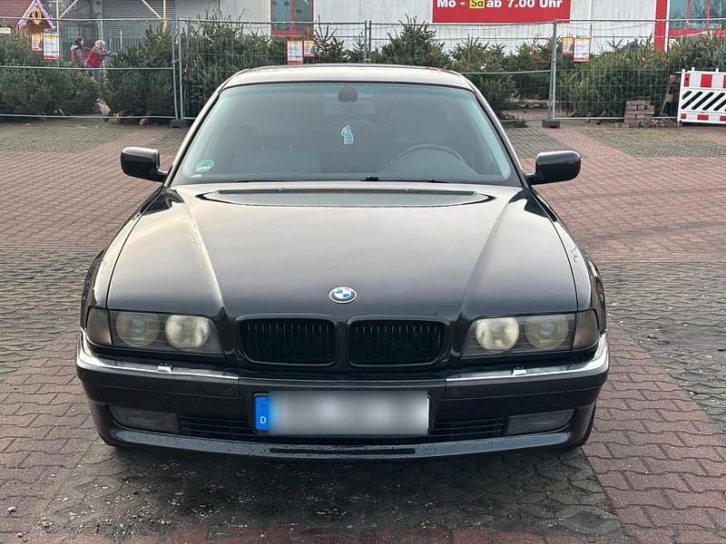 Schwarz Gebraucht 1995 BMW 740 Limousine | 16.999 € - Bild 1/4