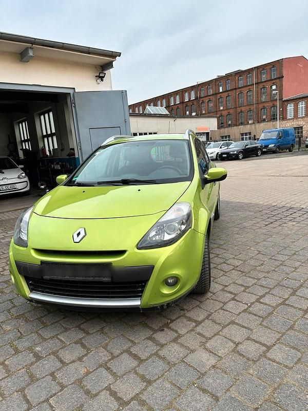 Grün Gebraucht 2009 Renault Clio GrandTour Kombi | 2.000 € (Teuer) - Bild 1/4