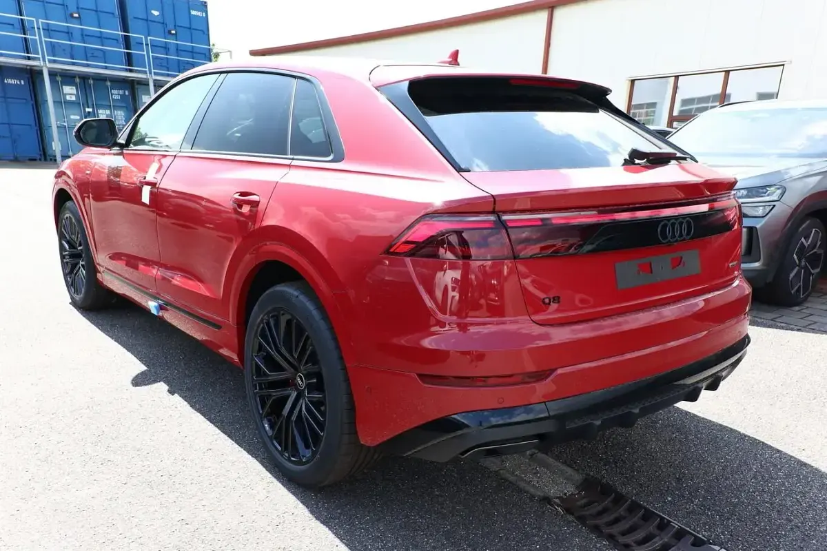 Neu Audi Q8 Design 286 PS (210 kW) 2026 Chilirot metallic SUV