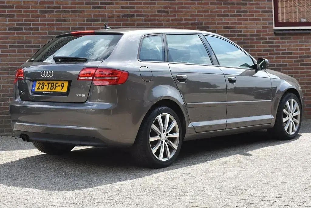 Gebraucht Audi A3 Attraction 125 PS (91 kW) 2012 Grau Kleinwagen