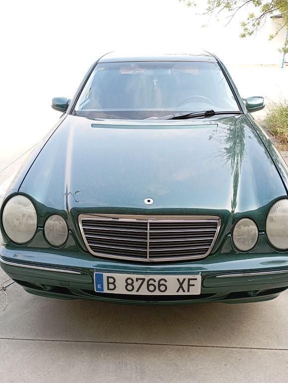 Second-hand Mercedes E200 Elegance 163 CP (119 kW) 2000 Verde Berlinǎ