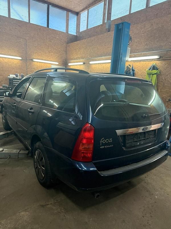 Gebraucht Ford Focus 101 PS (74 kW) 2000 Blau Kombi