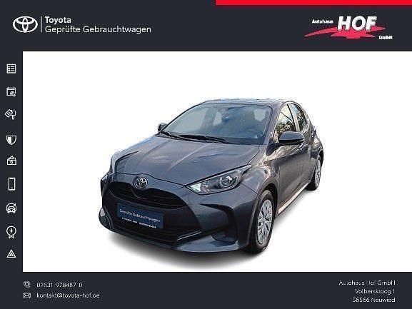 Grau Gebraucht 2023 Toyota Yaris Active Limousine | 16.990 € (Fairer Preis) - Bild 1/4