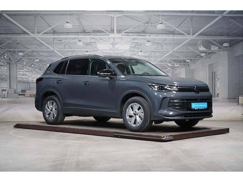 Gebraucht VW Tiguan 150 PS (110 kW) 2026 Grau SUV