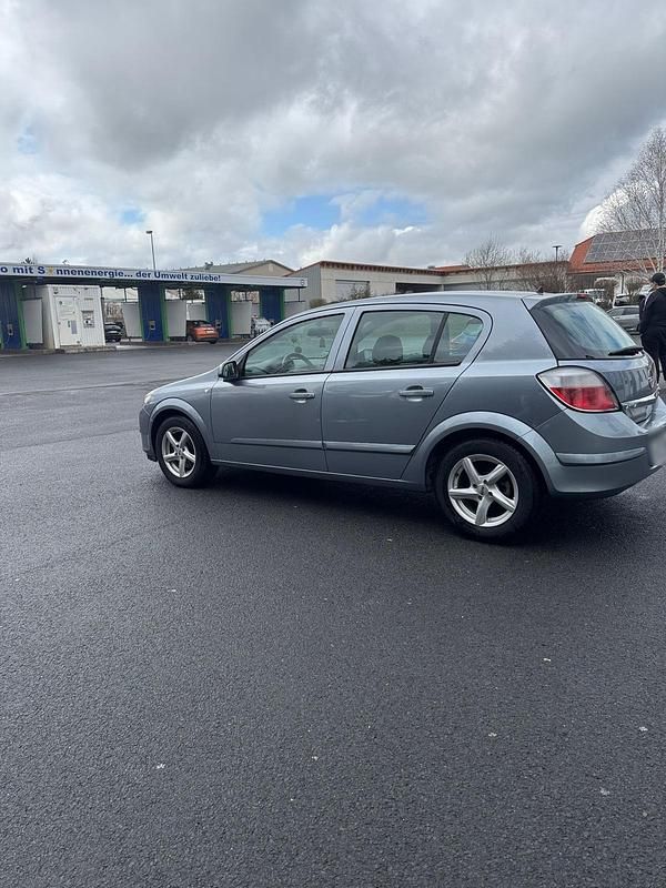 Gebraucht Opel Astra 105 PS (77 kW) 2004 Blau Kleinwagen