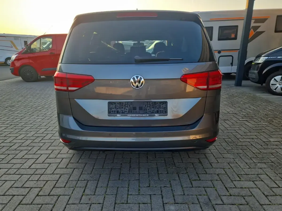 Gebraucht VW Touran Family 110 PS (80 kW) 2016 Indiumgrau metallic Van / Kleinbus