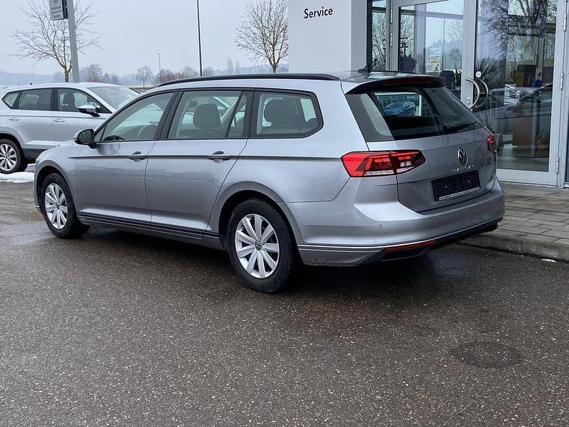 Gebraucht VW Passat 150 PS (110 kW) 2022 Silber Kombi