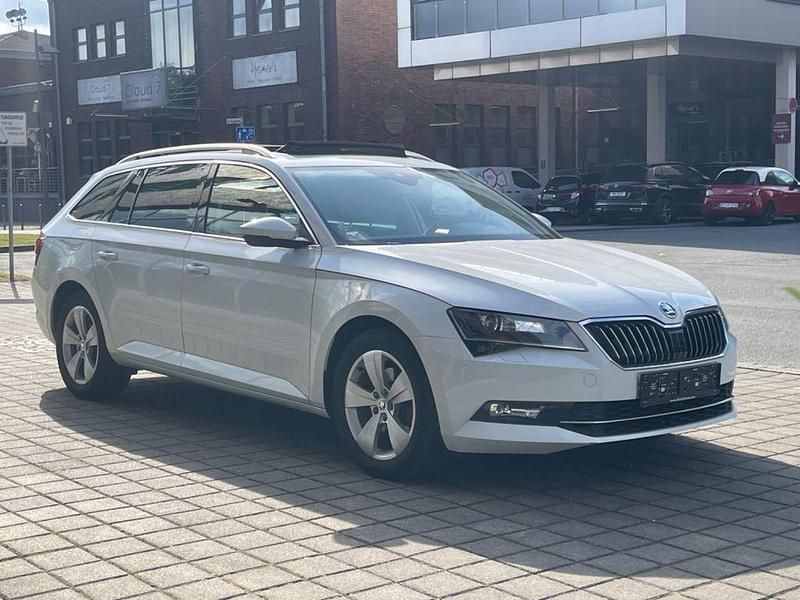 Gebraucht Skoda Superb Style 190 PS (139 kW) 2018 Weiß Kombi