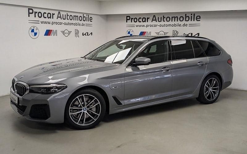 Gebraucht BMW 530e Shadowline 292 PS (214 kW) 2022 Grau Kombi