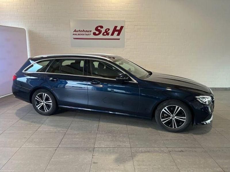 Gebraucht Mercedes E220 147 PS (108 kW) 2022 Andere Limousine