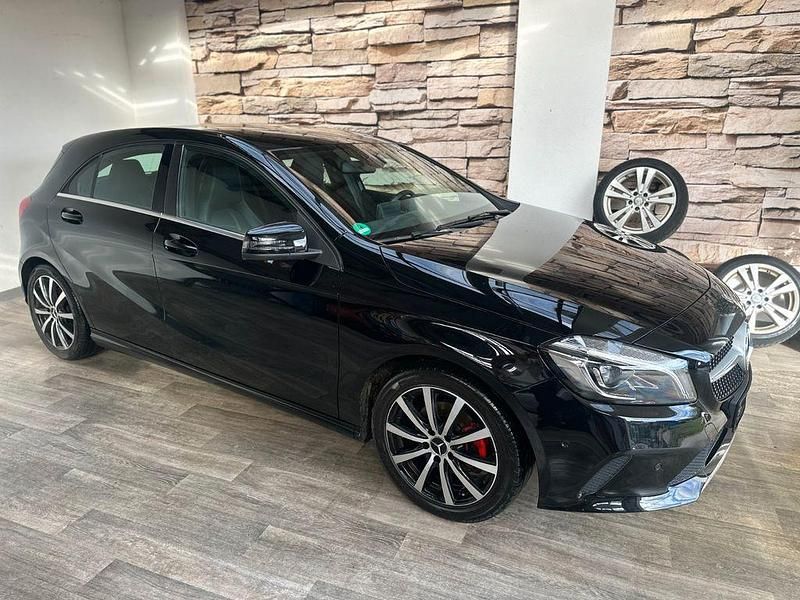 Gebraucht Mercedes A180 122 PS (89 kW) 2016 Schwarz Limousine