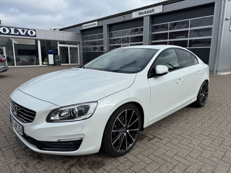 Weiß Gebraucht 2017 Volvo S60 Linje Svart Limousine | 15.900 € (Fairer Preis) - Bild 1/4