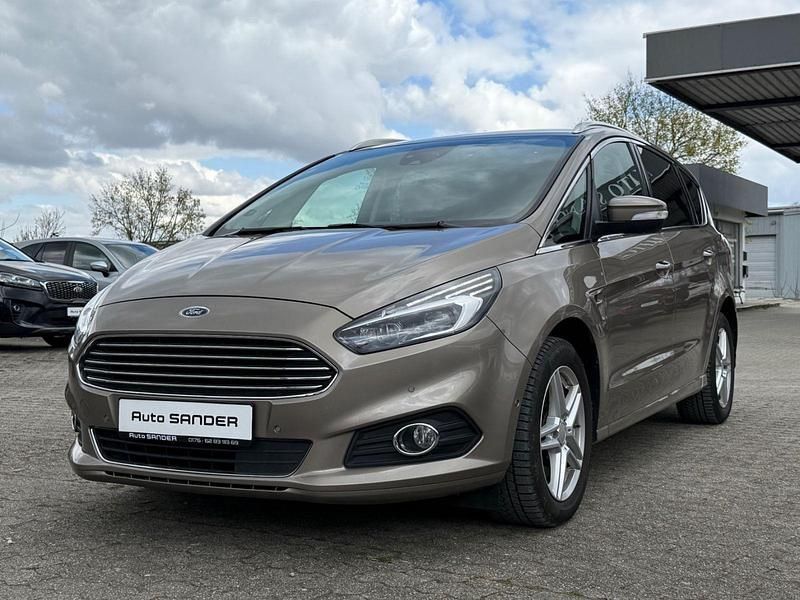 Gebraucht Ford S-MAX Titanium 190 PS (139 kW) 2019 Silber Van / Kleinbus