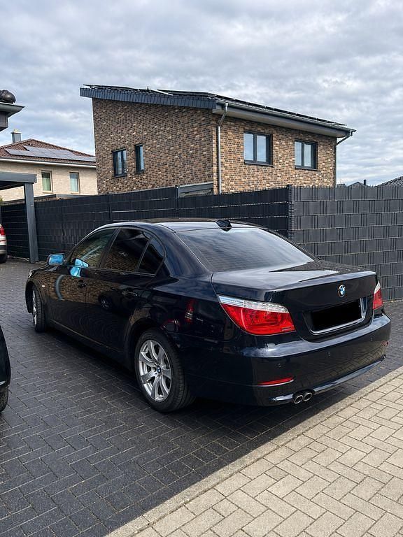 Gebraucht BMW 525 177 PS (130 kW) 2007 Blau Limousine