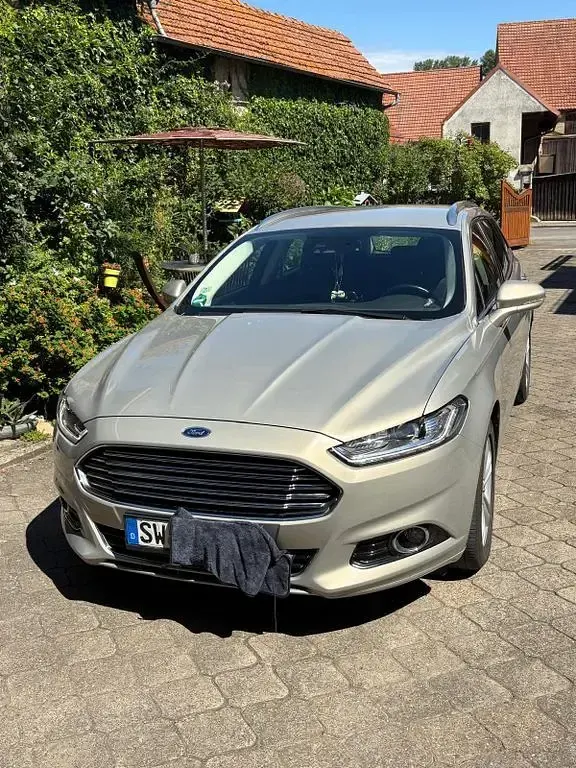 Gebraucht Ford Mondeo Titanium 241 PS (177 kW) 2015 Beige Limousine