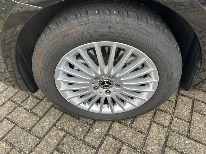 Gebraucht Mercedes V220 Style 163 PS (119 kW) 2025 Obsidianschwarz metallic Van / Kleinbus