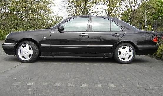 Gebraucht Mercedes E200 Elegance 136 PS (100 kW) 1999 Schwarz Limousine