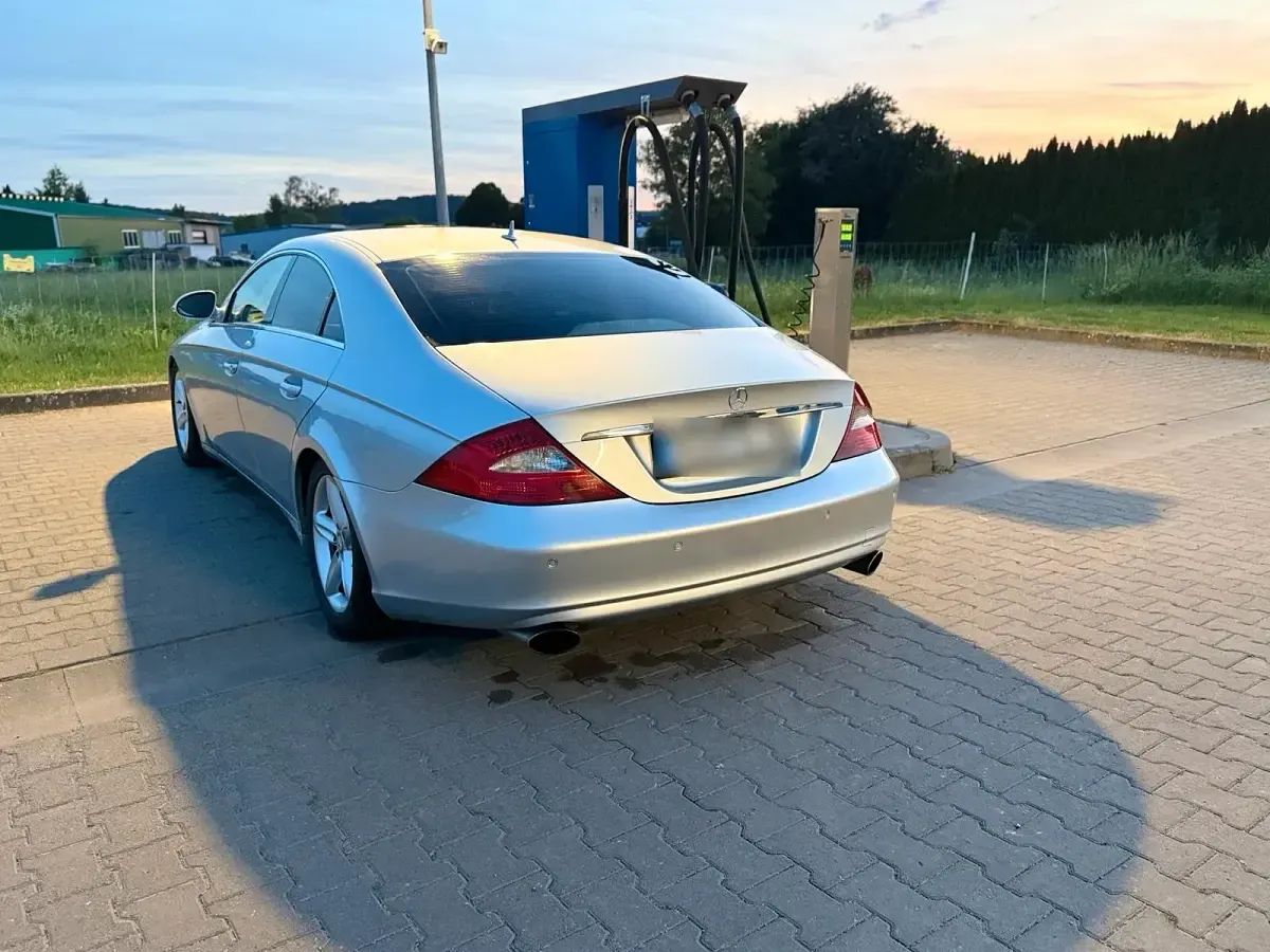 Gebraucht Mercedes CLS320 224 PS (164 kW) 2007 Silber Coupé