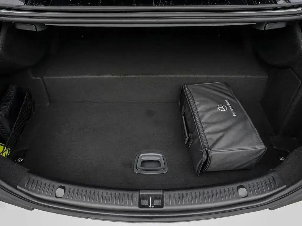 Gebraucht Mercedes E300 Avantgarde 306 PS (225 kW) 2022 Weiß Limousine