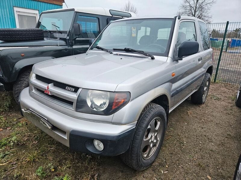 Silber Gebraucht 2001 Mitsubishi Pajero SUV | 3.900 € (Etwas zu teuer) - Bild 1/4