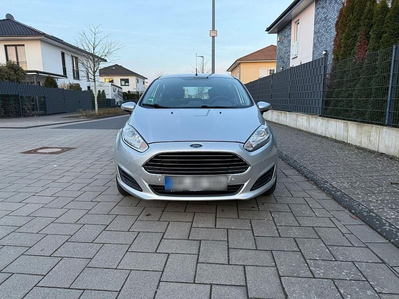 Gebraucht Ford Fiesta SYNC Edition 95 PS (69 kW) 2016 Grau Kleinwagen