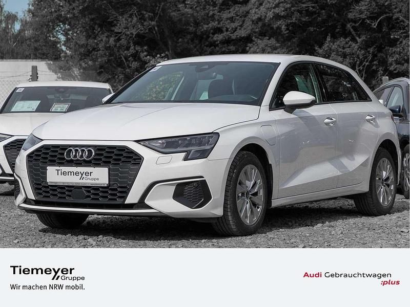 Ibisweiß Gebraucht 2024 Audi A3 e-tron Kleinwagen | 23.980 € (Guter Preis) - Bild 1/4