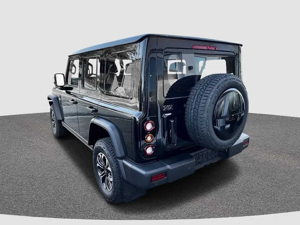 Neu BAW 212 166 PS (122 kW) 2026 Schwarz SUV