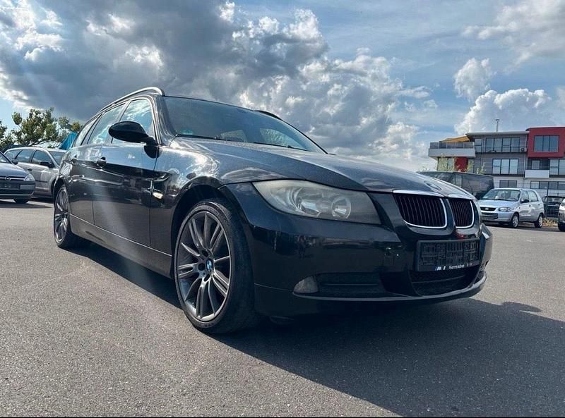 Schwarz Gebraucht 2007 BMW 318 Kombi | 1.000 € (Guter Preis) - Bild 1/4