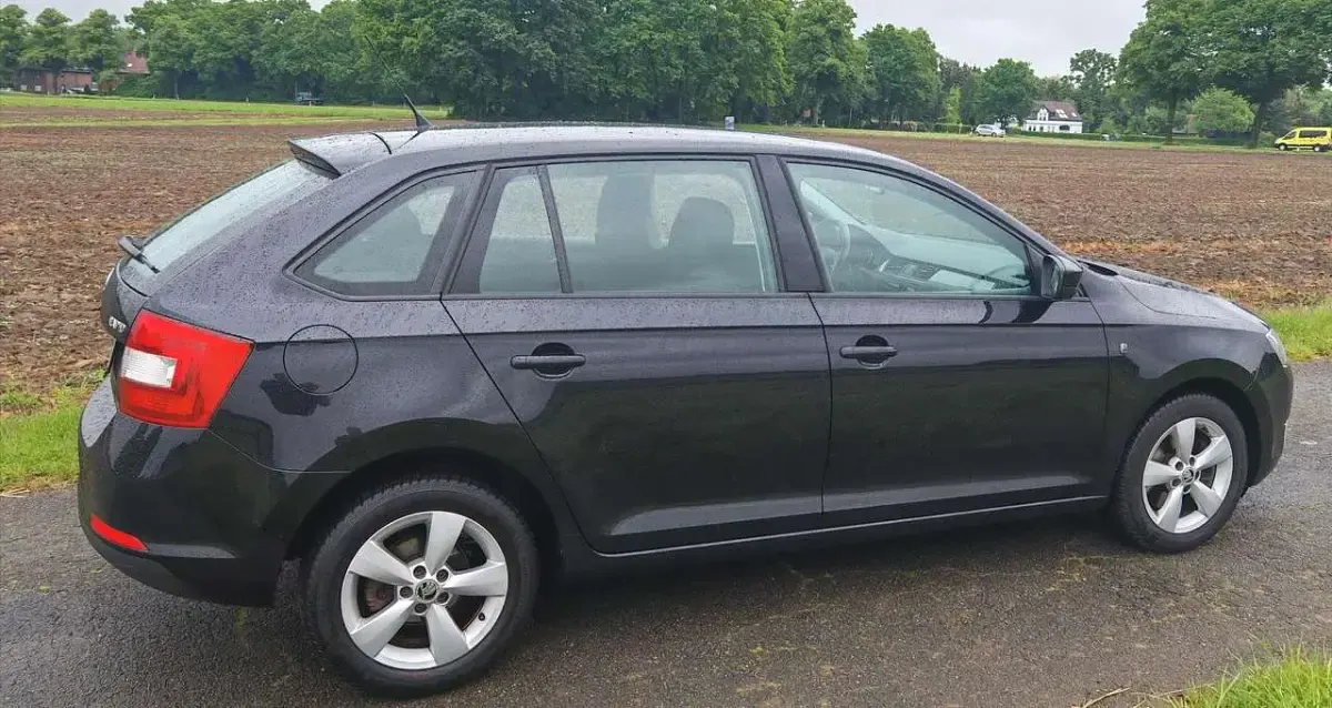 Gebraucht Skoda Rapid Ambition 90 PS (66 kW) 2015 Schwarz Kleinwagen