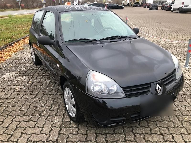 Gebraucht Renault Clio II 58 PS (42 kW) 2007 Schwarz Kleinwagen