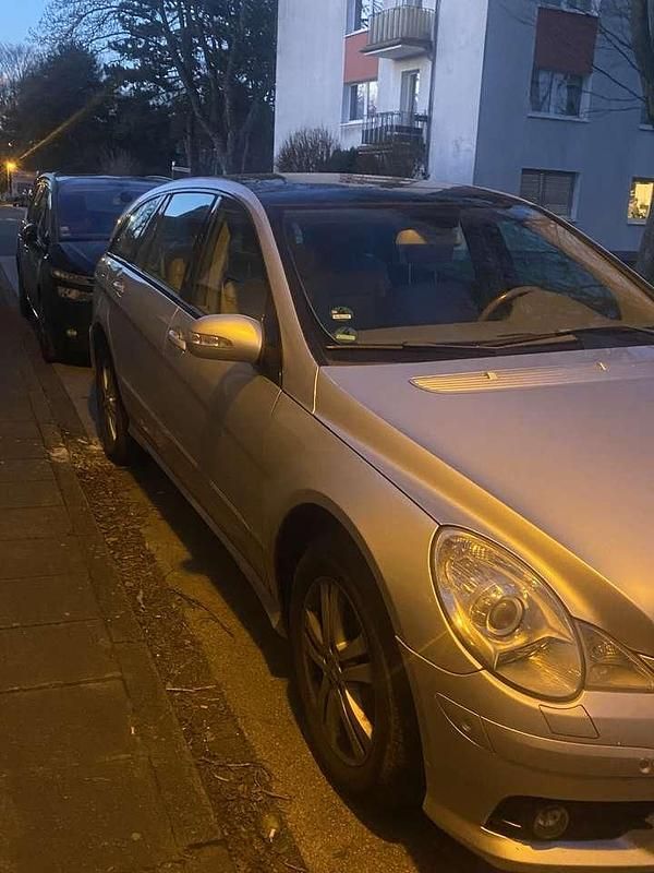 Grau Gebraucht 2008 Mercedes R350 Van / Kleinbus | 6.900 € (Fairer Preis) - Bild 1/4