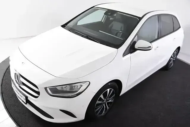 Gebraucht Mercedes B180 136 PS (100 kW) 2020 Weiß Kleinwagen