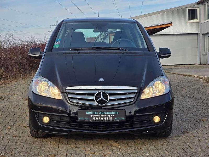 Gebraucht Mercedes A160 95 PS (69 kW) 2010 Kosmosschwarz  metalliclack Kleinwagen
