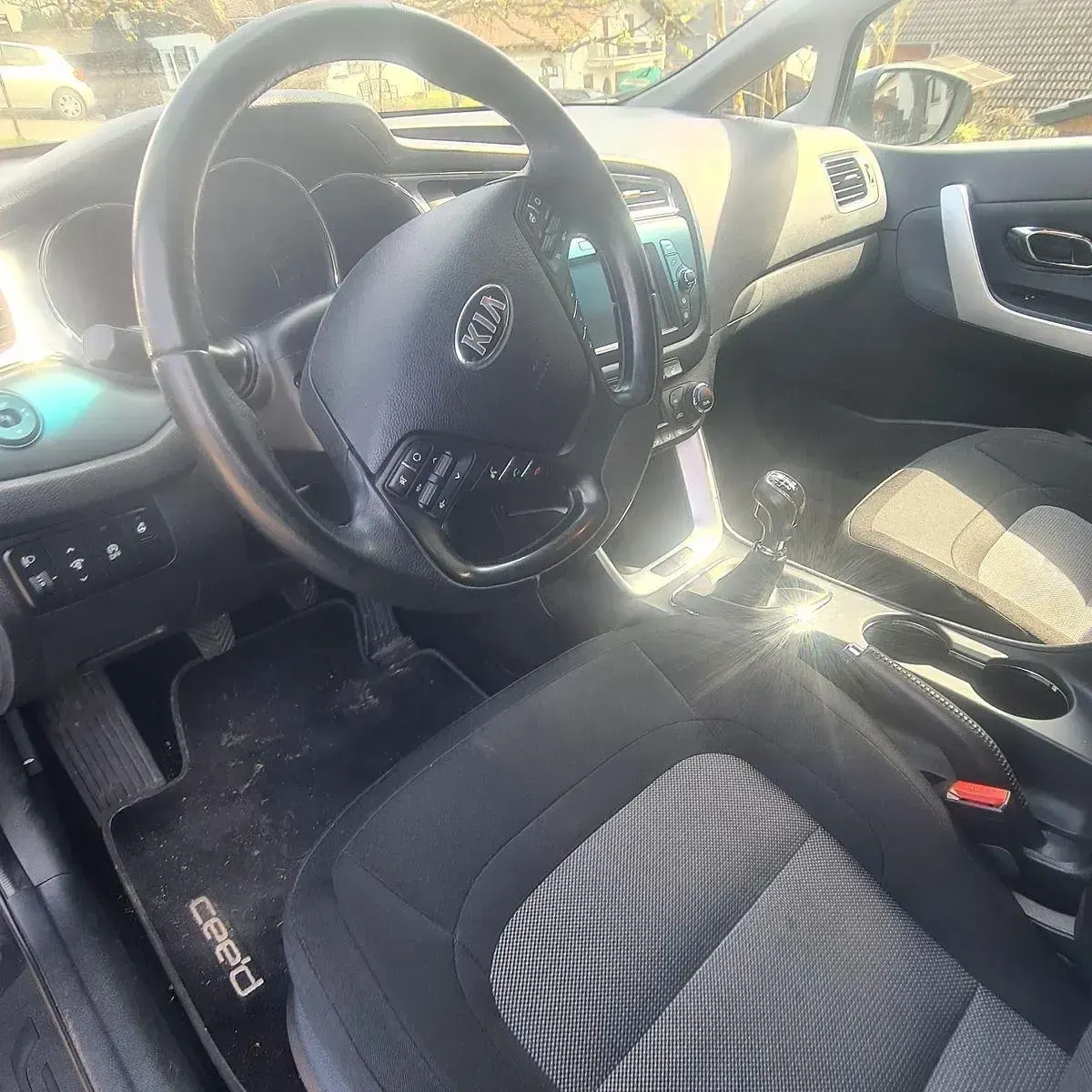 Usado Kia Ceed DREAM-TEAM Edition 135 CV (99 kW) 2017 Gris Utilitario