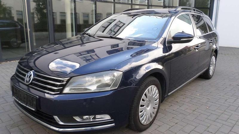 Blau Gebraucht 2011 VW Passat Highline Kombi | 9.200 € (Fairer Preis) - Bild 1/4