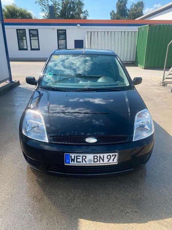 Blau Gebraucht 2002 Ford Fiesta Kleinwagen | 1.400 € (Fairer Preis) - Bild 1/4