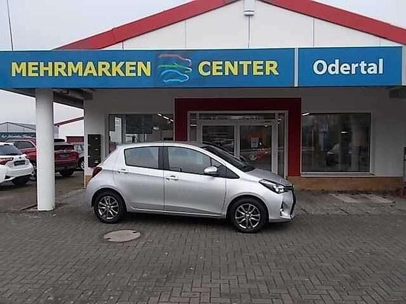 Gebraucht Toyota Yaris Comfort 99 PS (72 kW) 2014 Silber Limousine