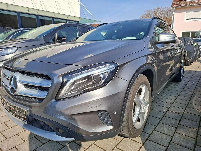 Gebraucht Mercedes GLA200 Style 156 PS (114 kW) 2014 Grau SUV