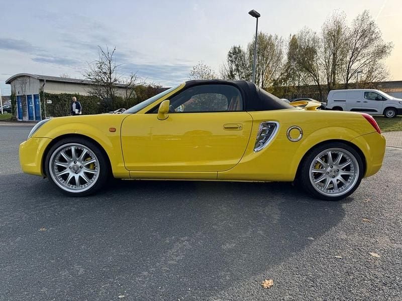 Gebraucht Toyota MR2 140 PS (102 kW) 2002 Gelb Cabrio