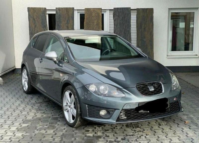 Grau Gebraucht 2010 Seat Leon FR Limousine | 4.450 € (Fairer Preis) - Bild 1/4