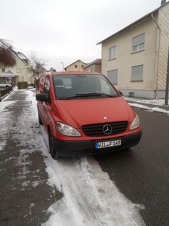 Rot Gebraucht 2010 Mercedes Vito Van | 3.000 € (Guter Preis) - Bild 1/4